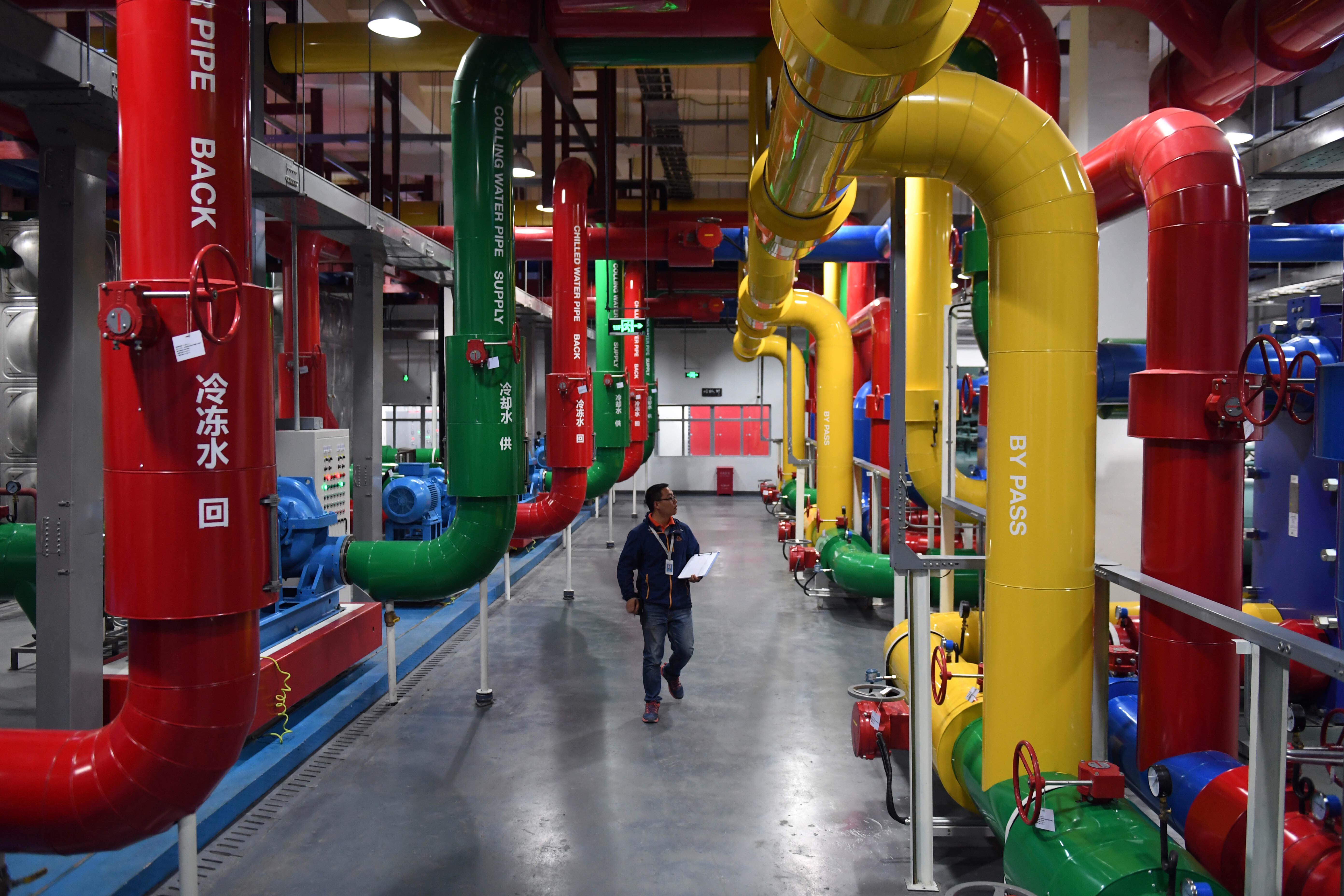A technician examines the pipeline at Alibaba's data center in Zhangbei County, north China's Hebei Province.