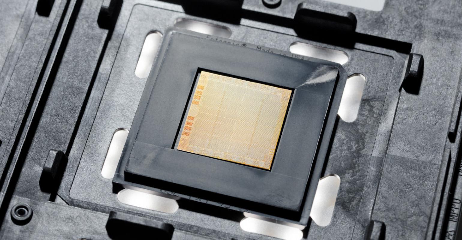 Onleesbaar hoofd Blootstellen IBM's New Power10 Processor Brings Math and AI Back Home to the CPU | Data  Center Knowledge | News and analysis for the data center industry
