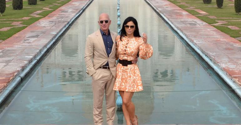 Chief Executive Officer of Amazon Jeff Bezos (L) and his girlfriend Lauren Sanchez pose for a picture during their visit at the Taj Mahal in Agra on January 21, 2020