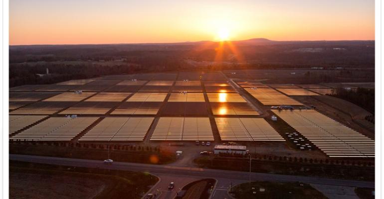 Flyover: Apple&#039;s Massive Solar Array for the iDataCenter