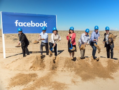 Officials at the Facebook data center groundbreakingin Los Lunas, New Mexico (Photo: Facebook)